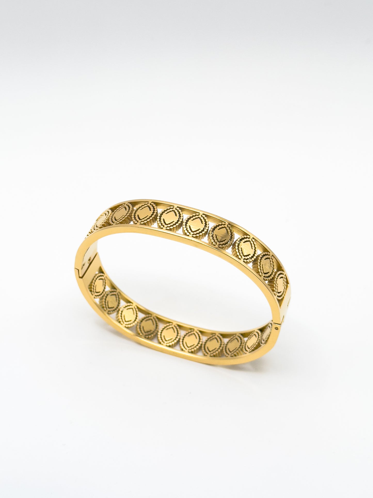 Avara Laurel Bangle