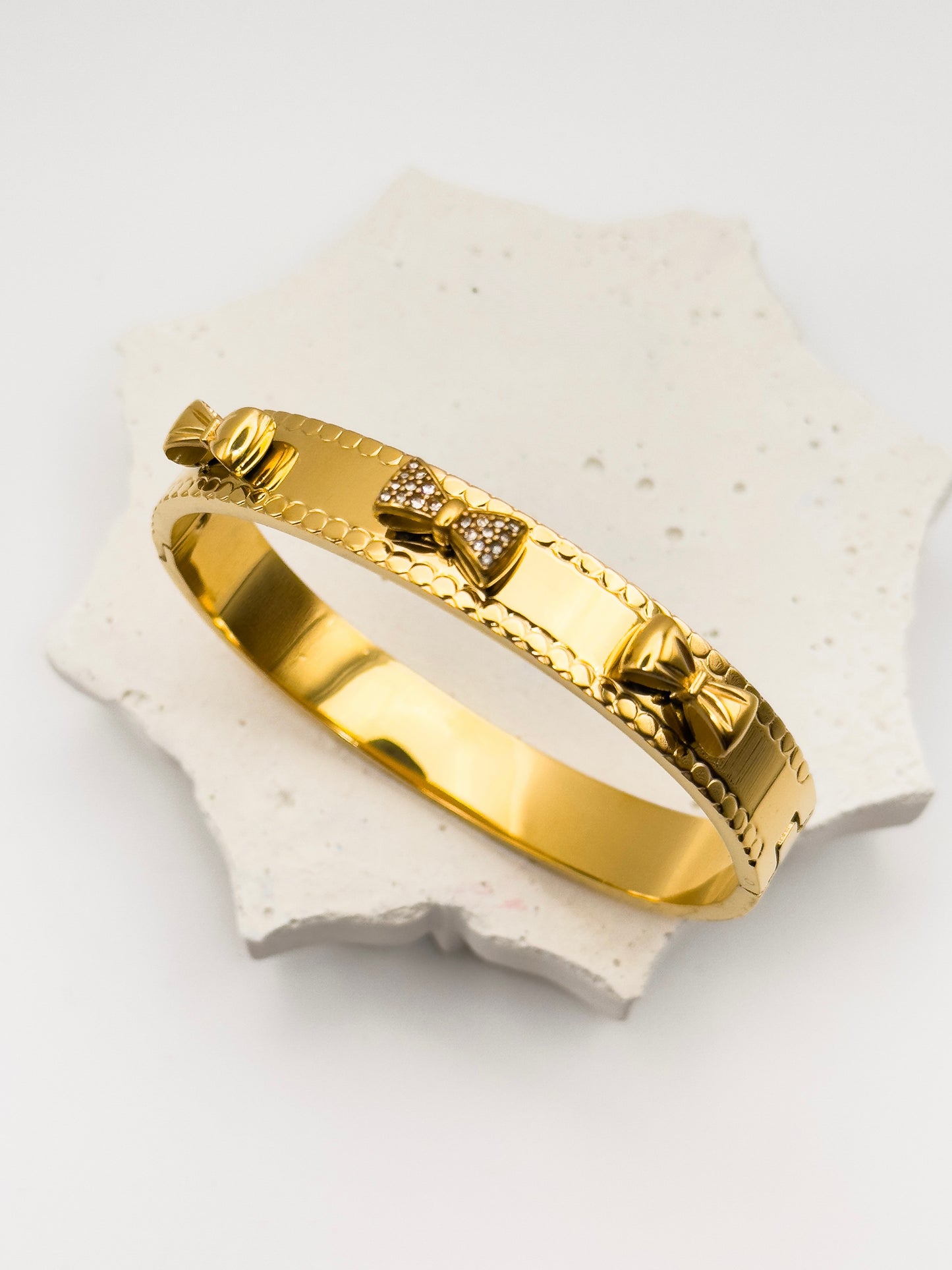 Avara Bow Gold Bangle