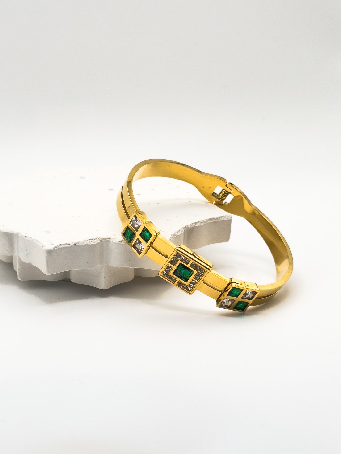 Avara Emerald Luxe Gold Bangle