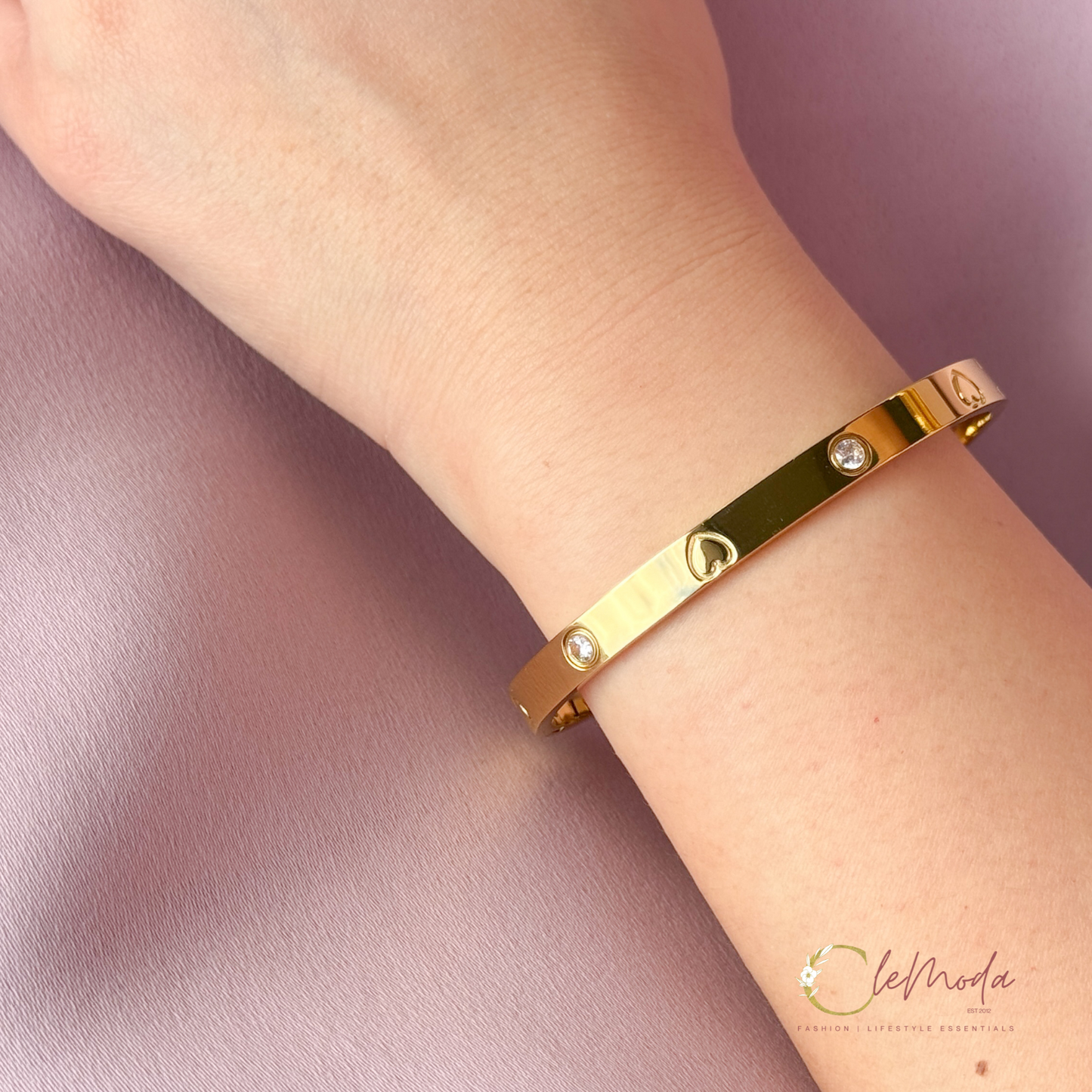 Oro Premium Love Heart Gold Bangle