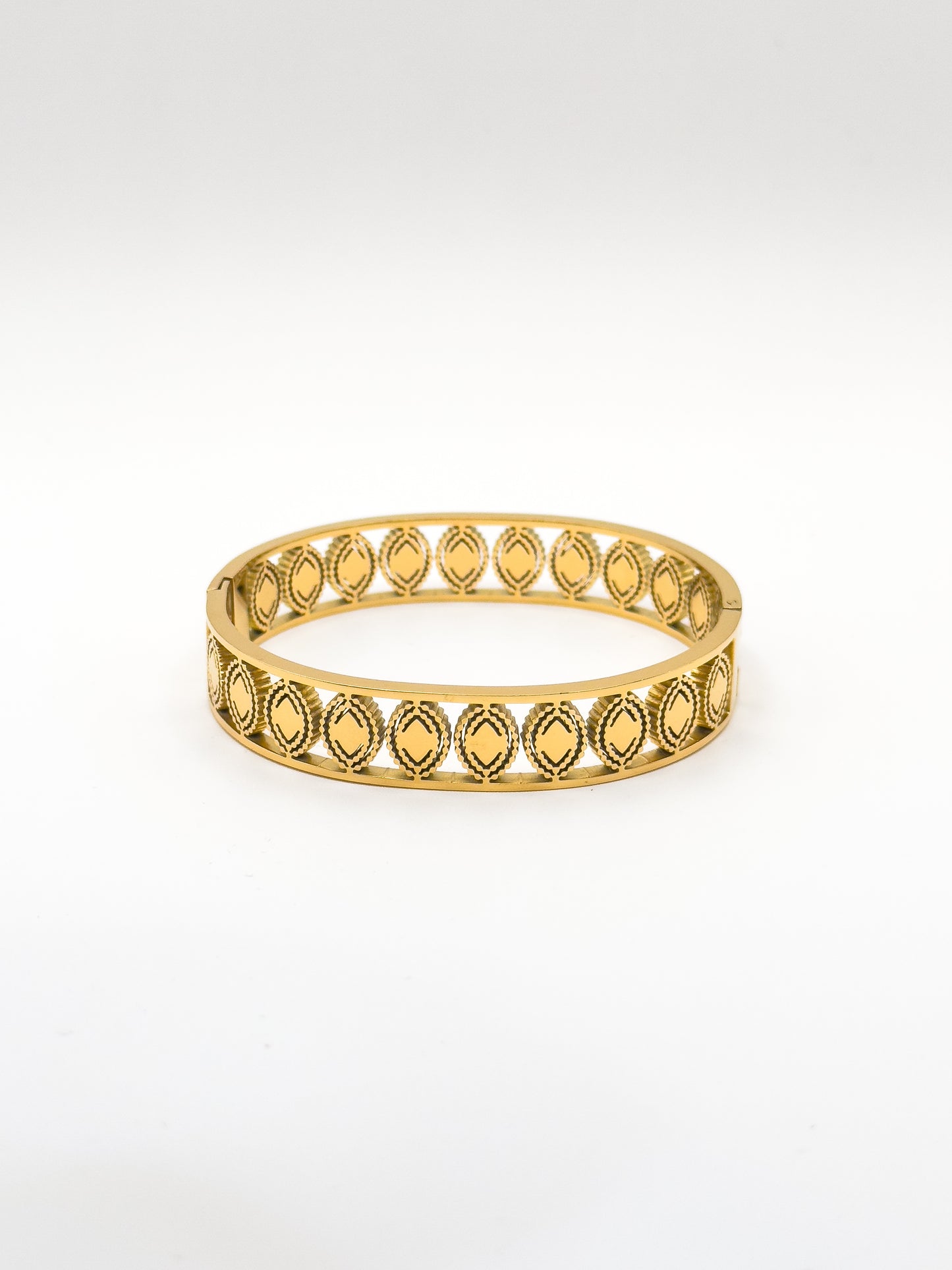 Avara Laurel Bangle