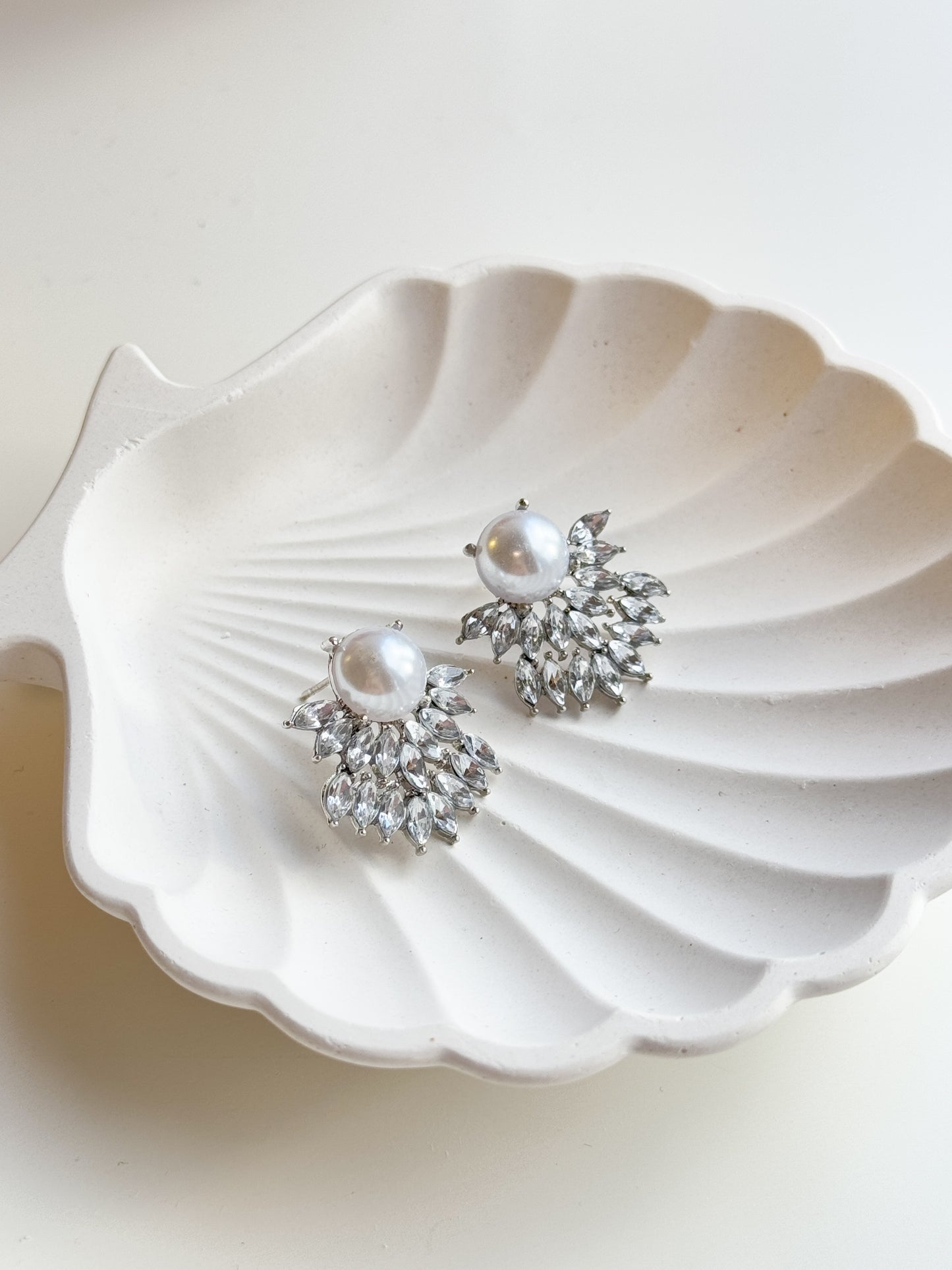 Unica Earrings Silver Pearl 01