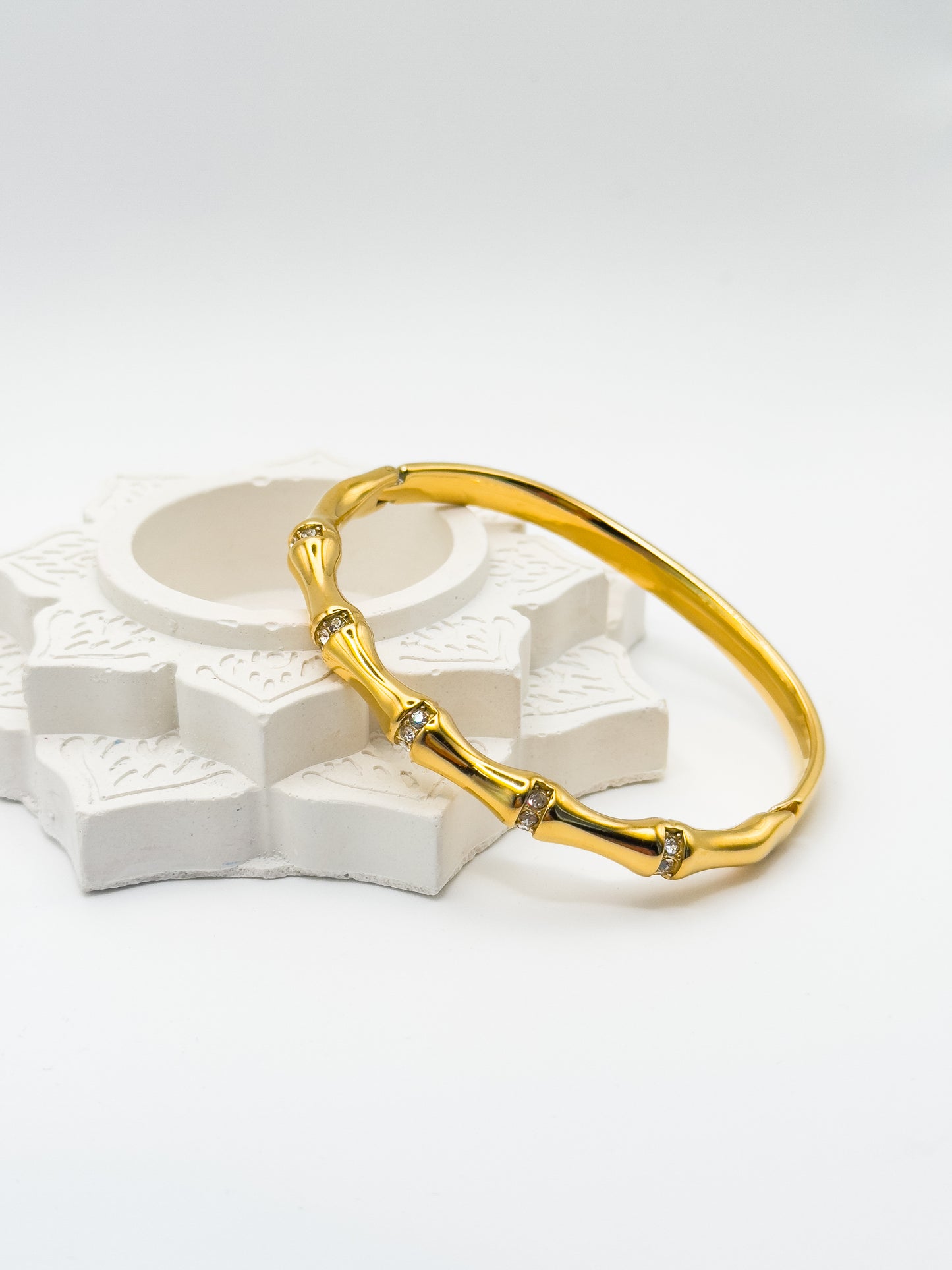 Avara Serena Gold Bangle