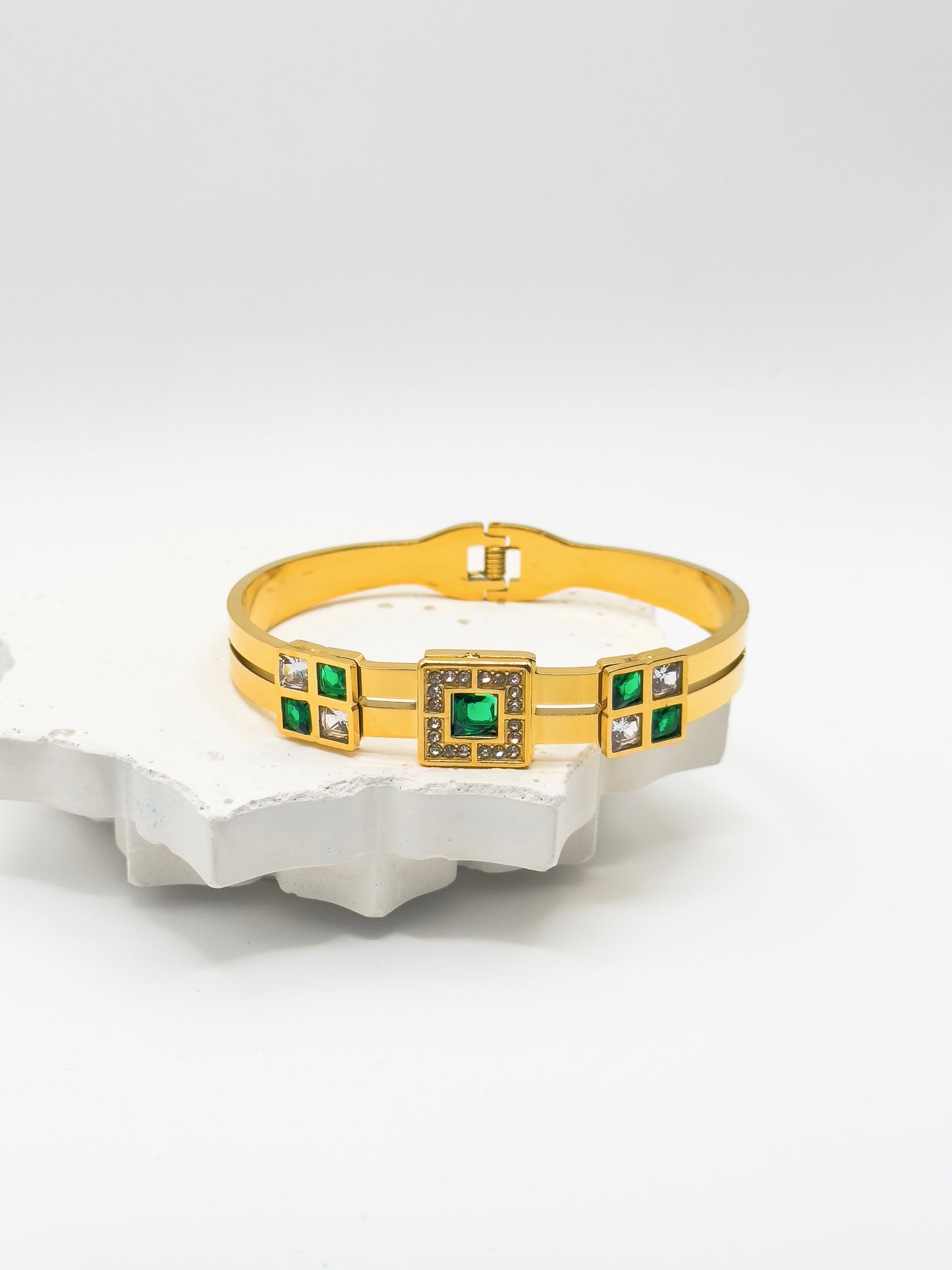 Avara Emerald Luxe Gold Bangle
