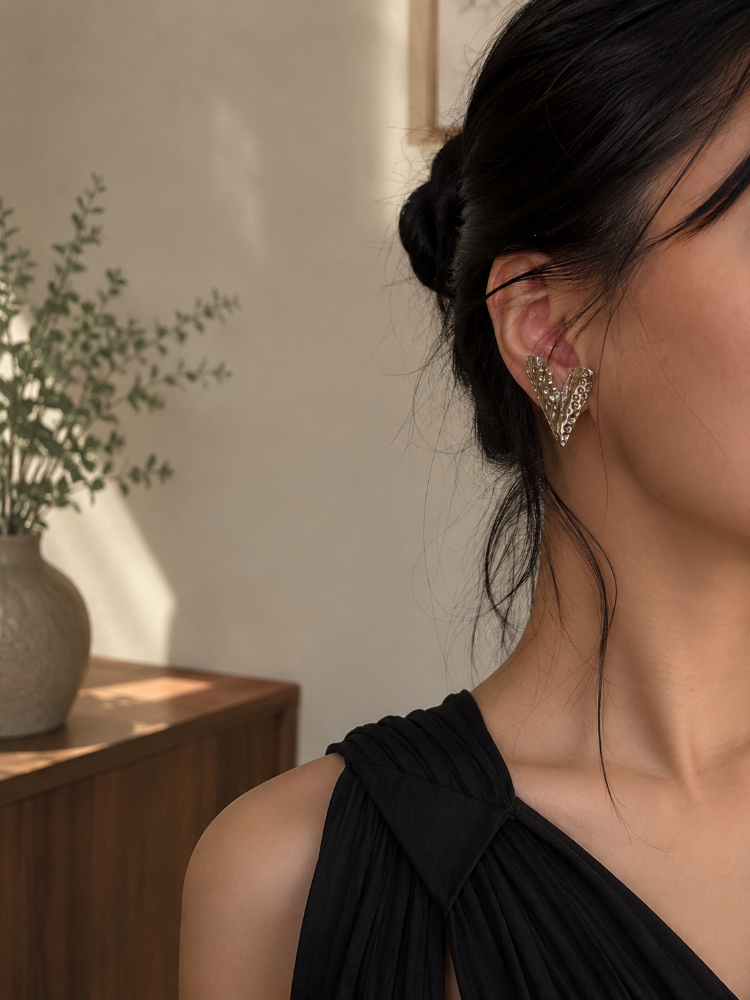 Anya Sculpted Heart Earrings