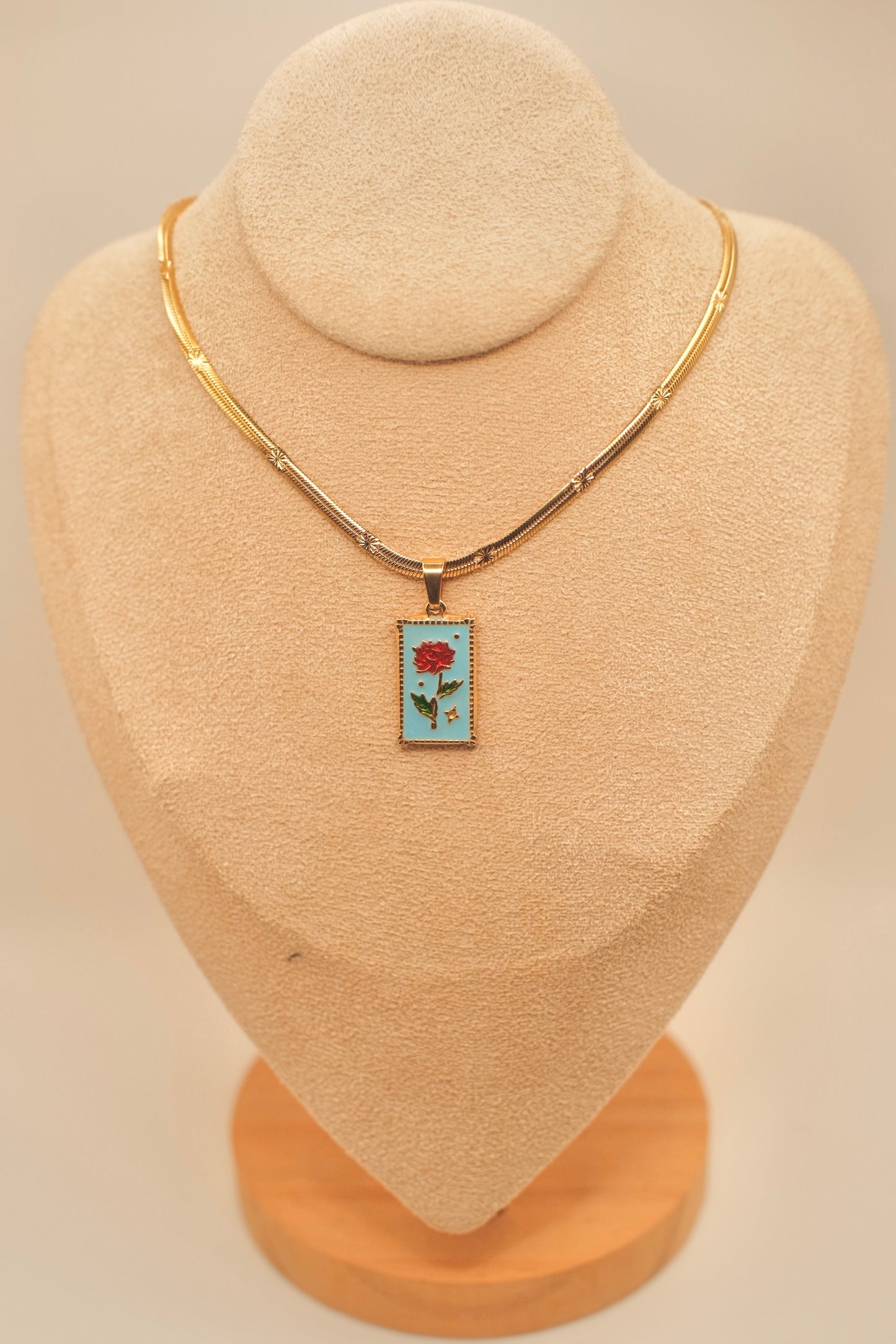 La Rosa Pendant Necklace
