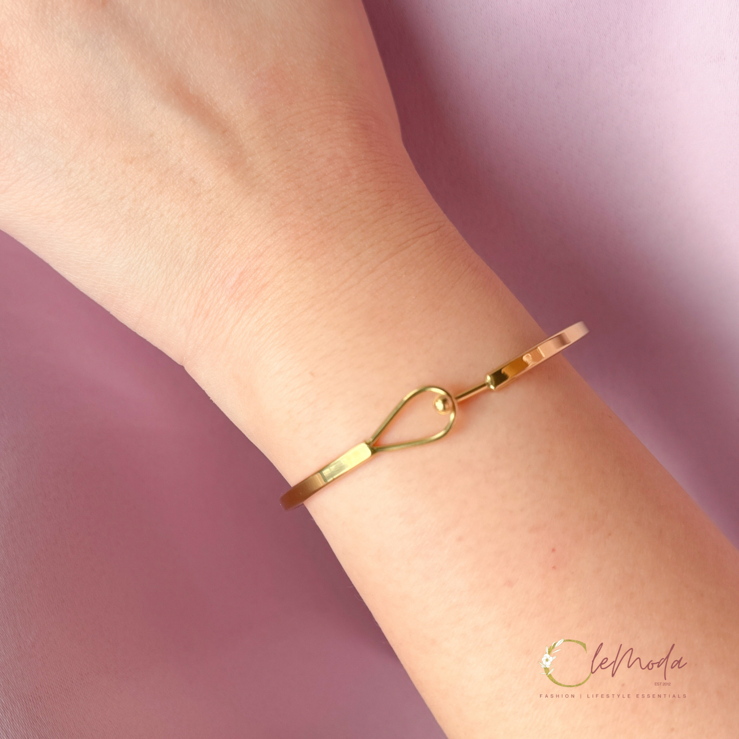 Oro Premium Hook Bangle