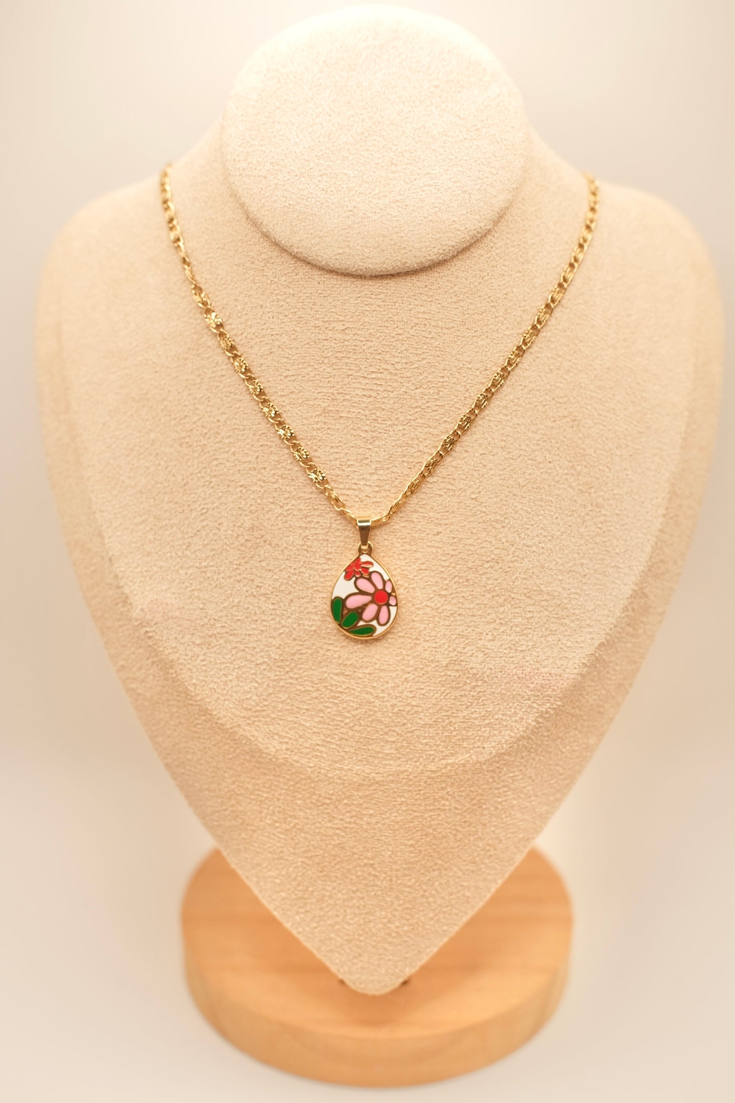 Daisy Bloom Pendant Necklace