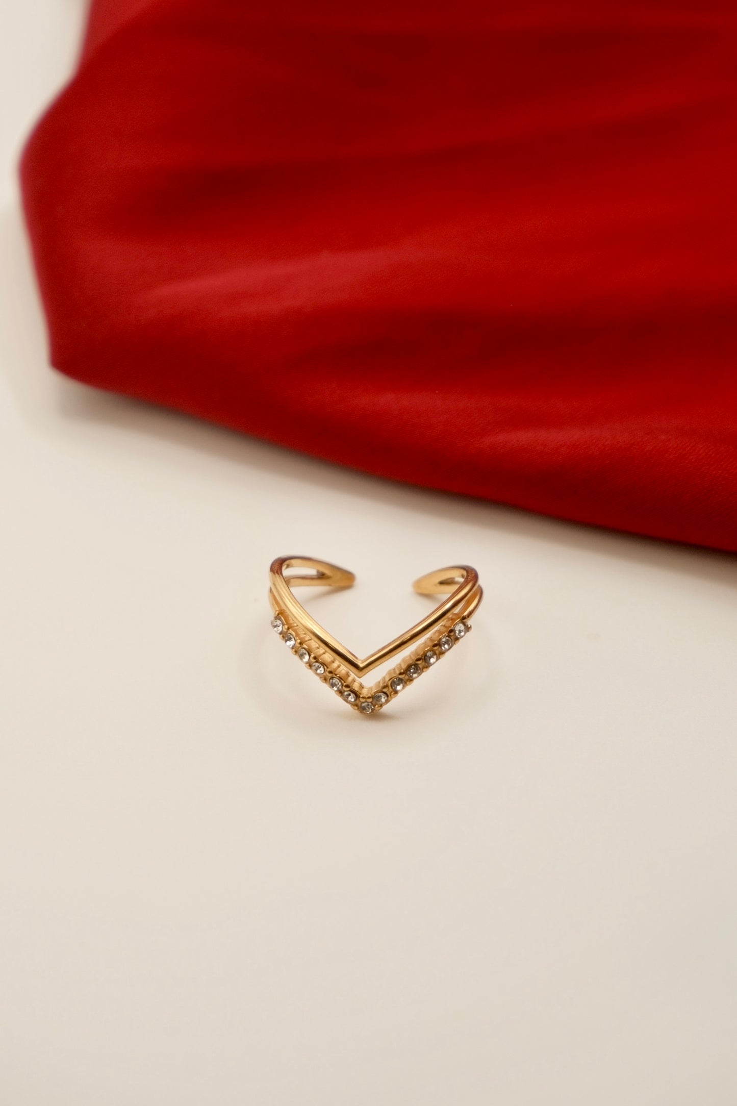 Tiara V Ring