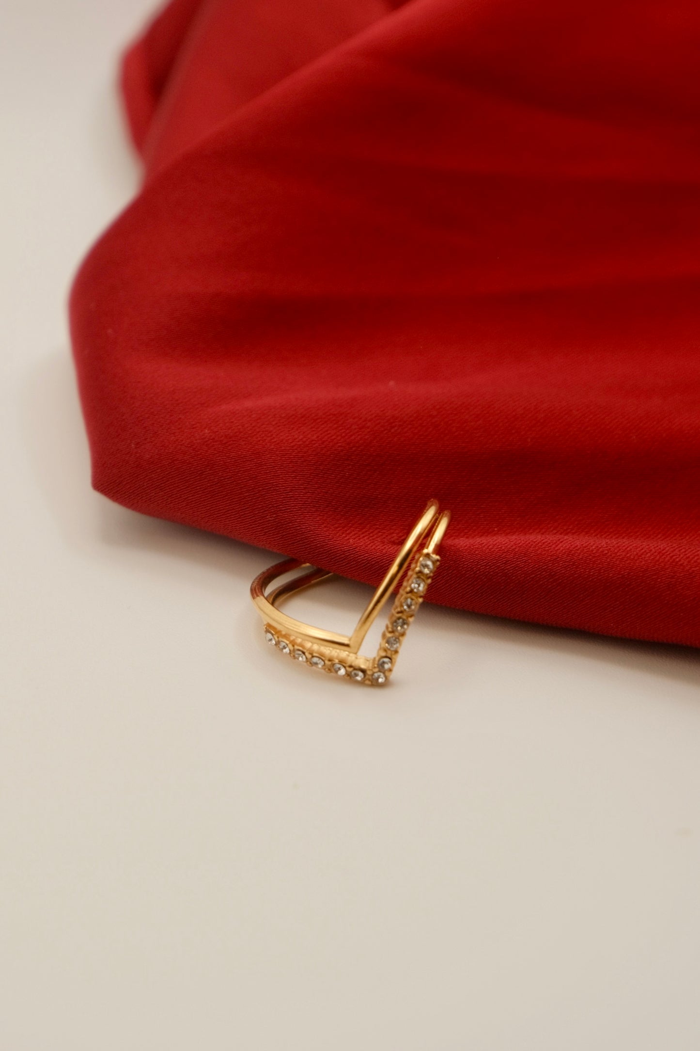 Tiara V Ring