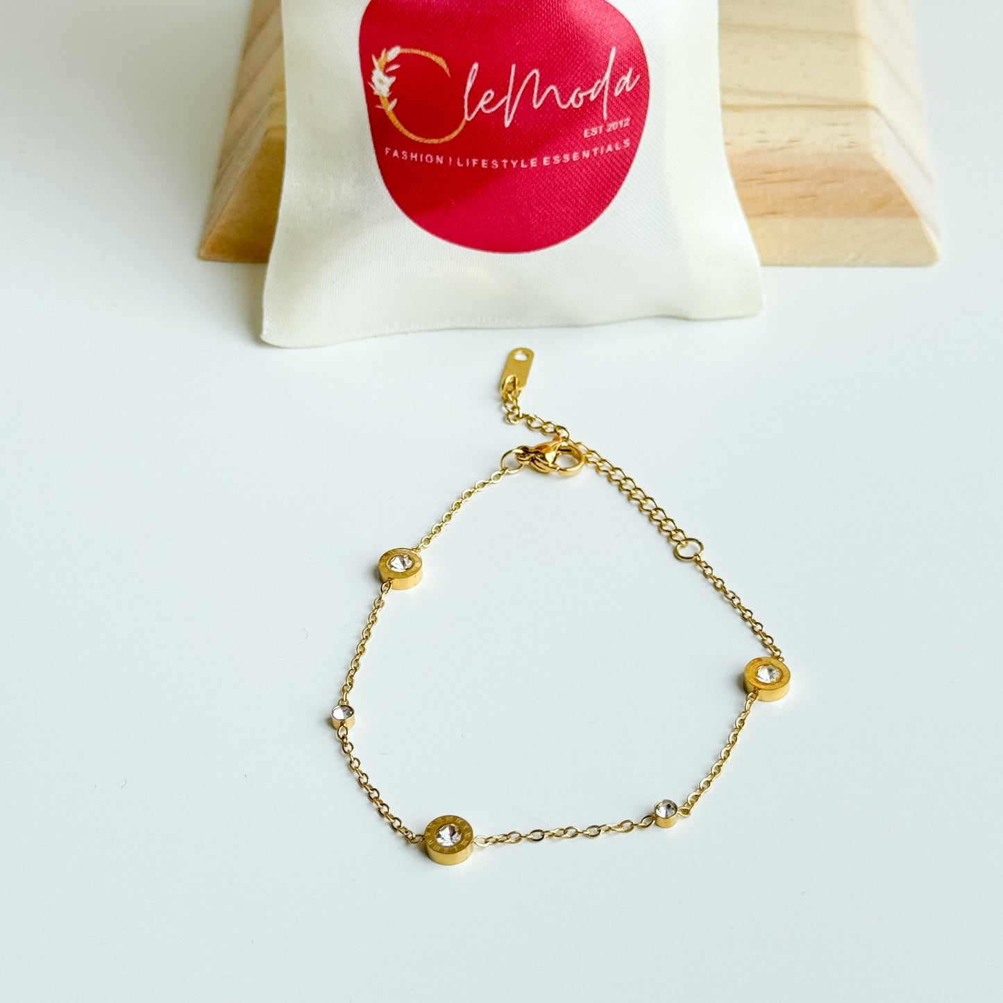 Felicity Round Crystals Bracelet