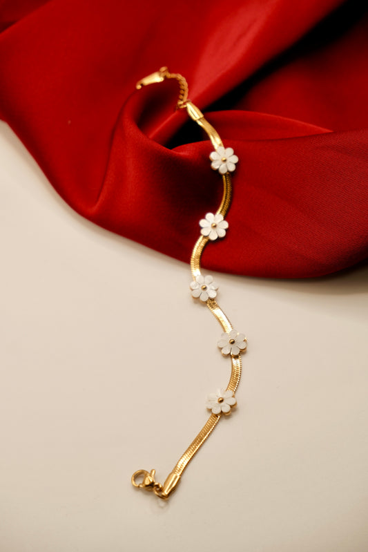 Felicity Daisy Pearl Bracelet