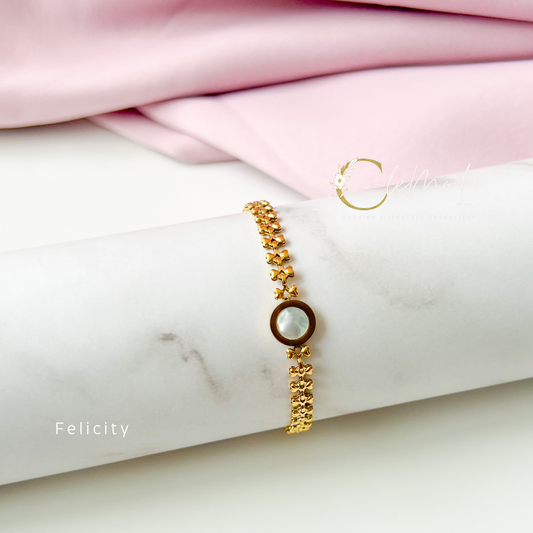 Felicity Round Pearl Bracelet